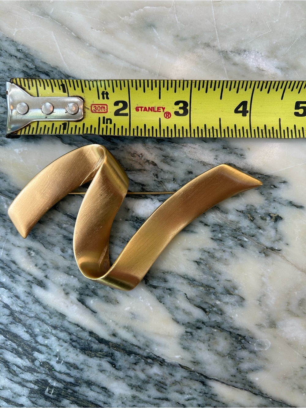 Monet Gold Ribbon Brooch - Picture 5 of 6